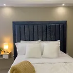 Lujoso apartamento cerca al Aeropuerto y Ciudad Amurallada