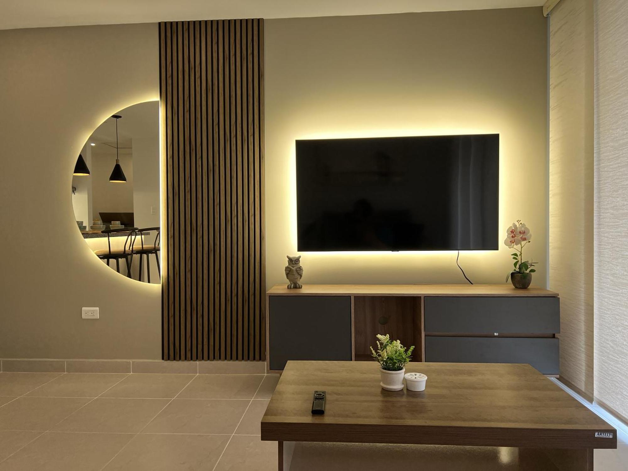 Lujoso Cerca Al Aeropuerto Y Ciudad Amurallada Apartamento *